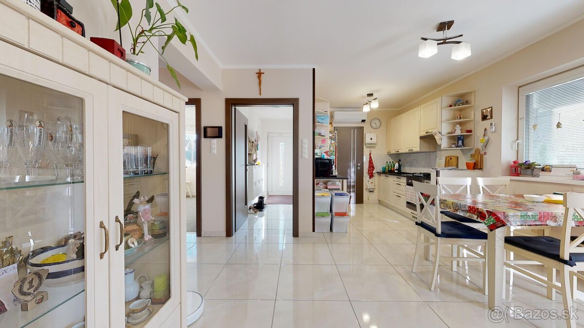 Dva domy za cenu jedného na pozemku s výmerou 1025m2 - 4