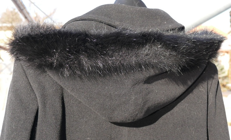 Elegantný dámsky kabát s kožušinou. - 4