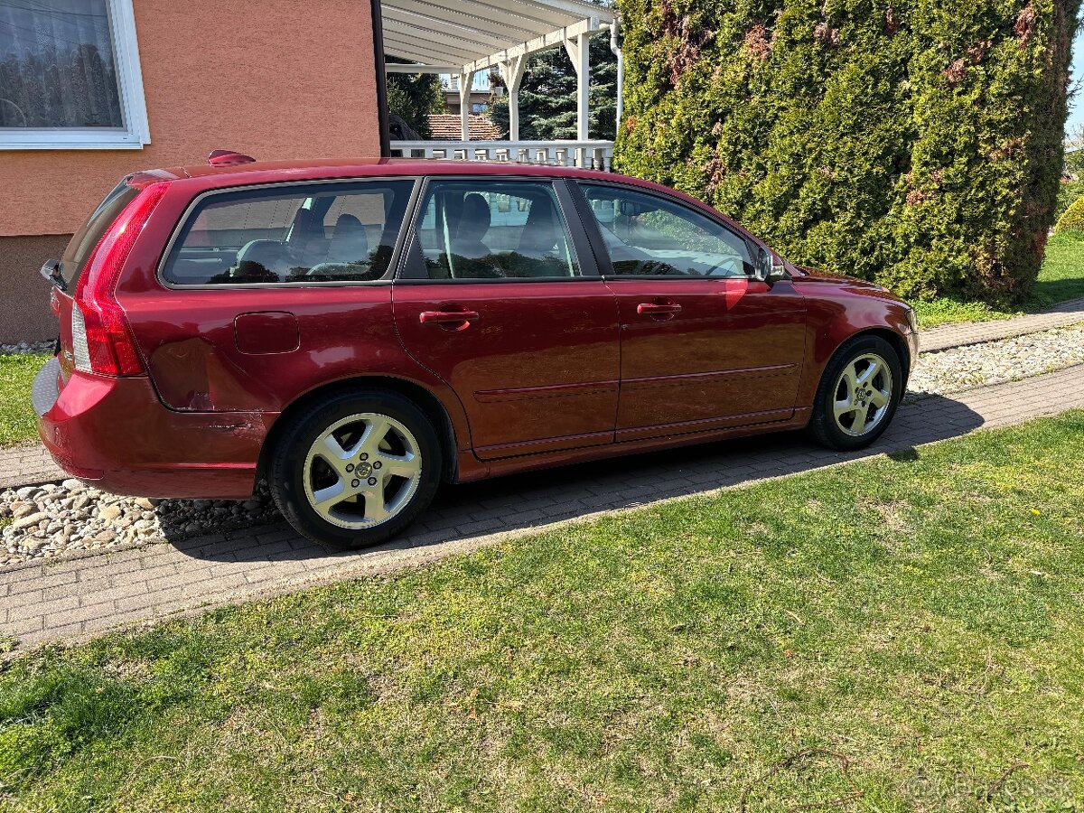 Predám VOLVO V 50 1.6 D - 4
