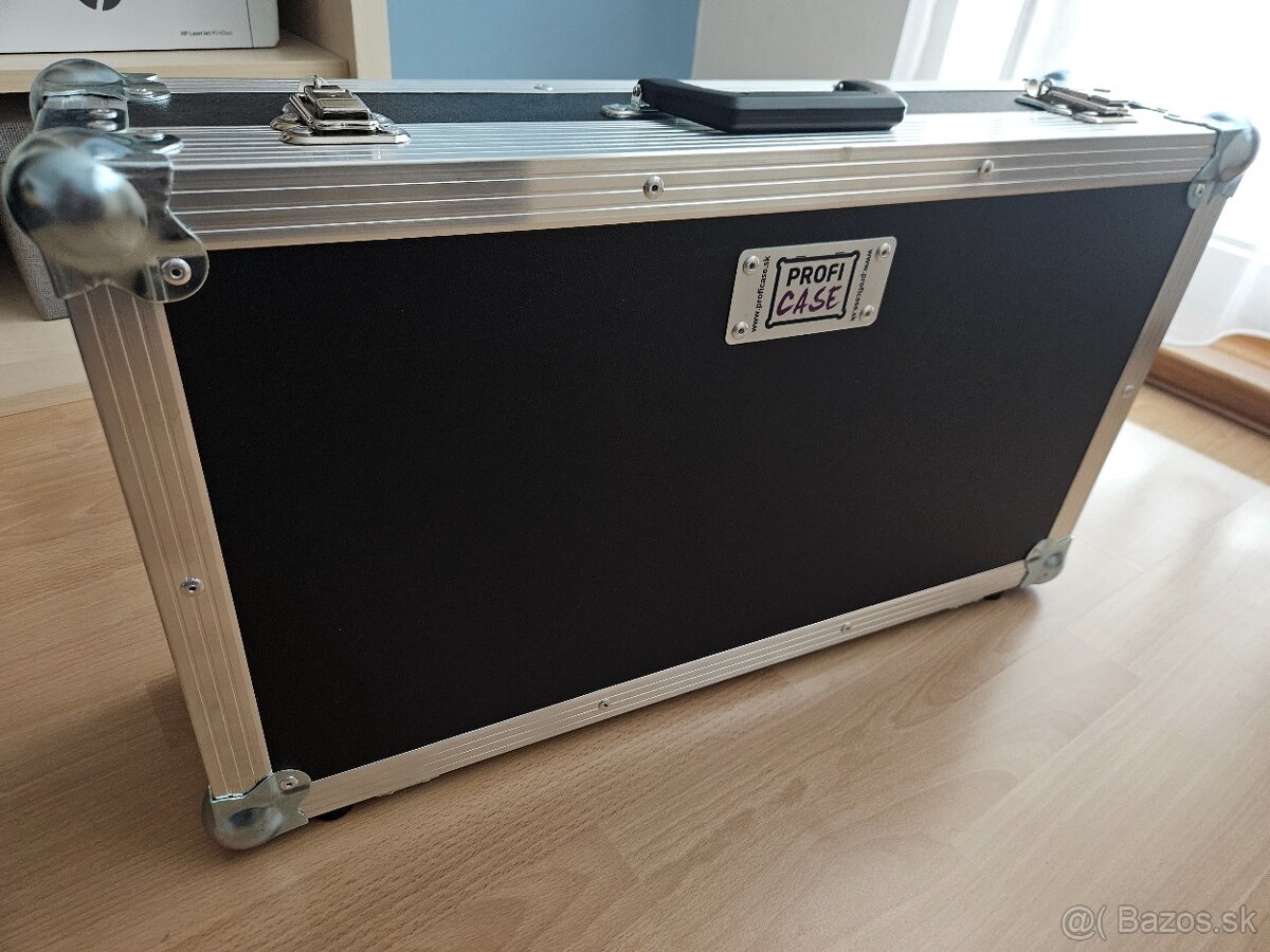 Pedalboard + power supply + kufor - 4