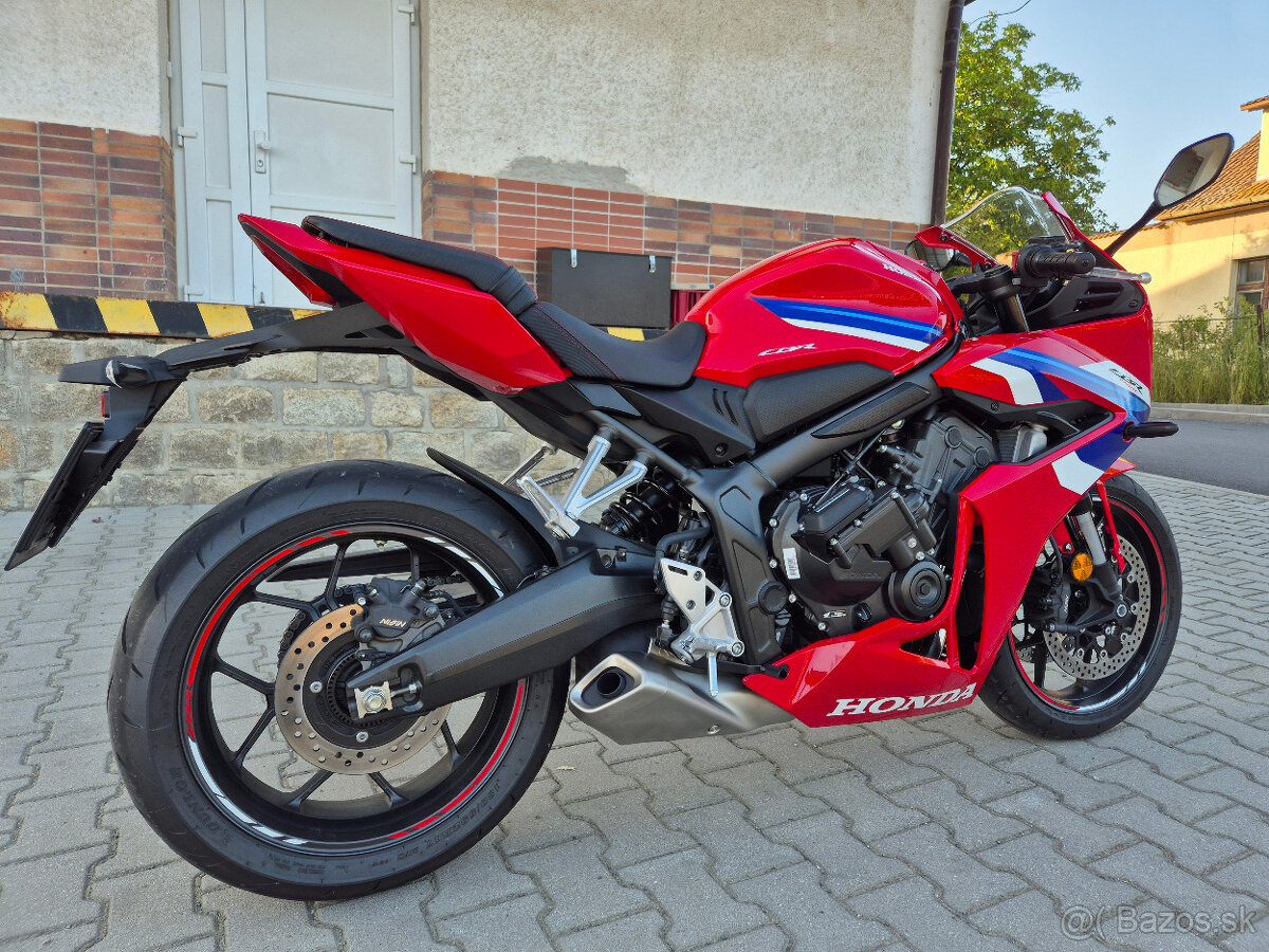 Prodám Honda CBR 650R E-clutch , r. v. 2024, ABS, TC, záruka - 4