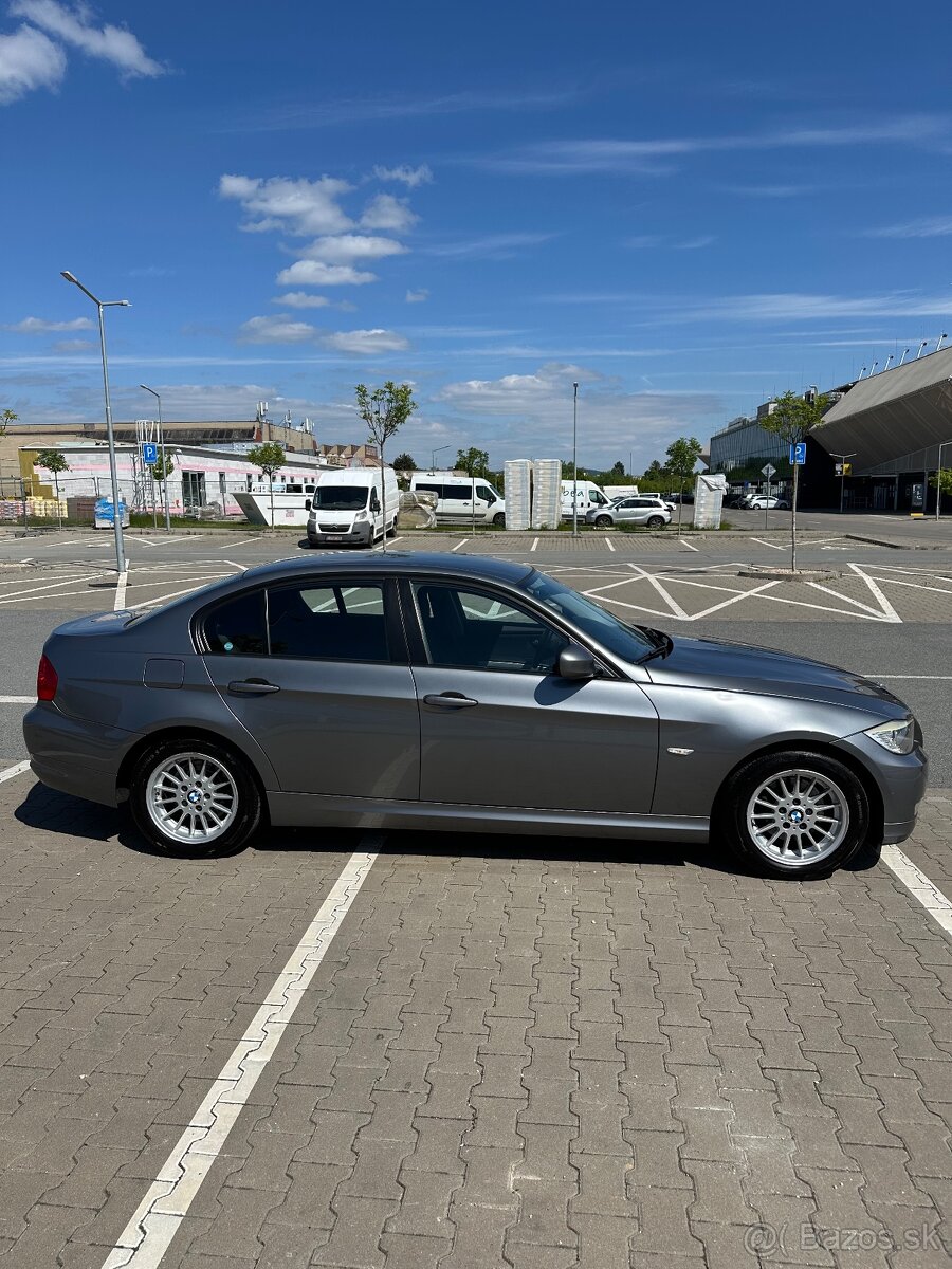 BMW 318d (E90) - 2010 - 4