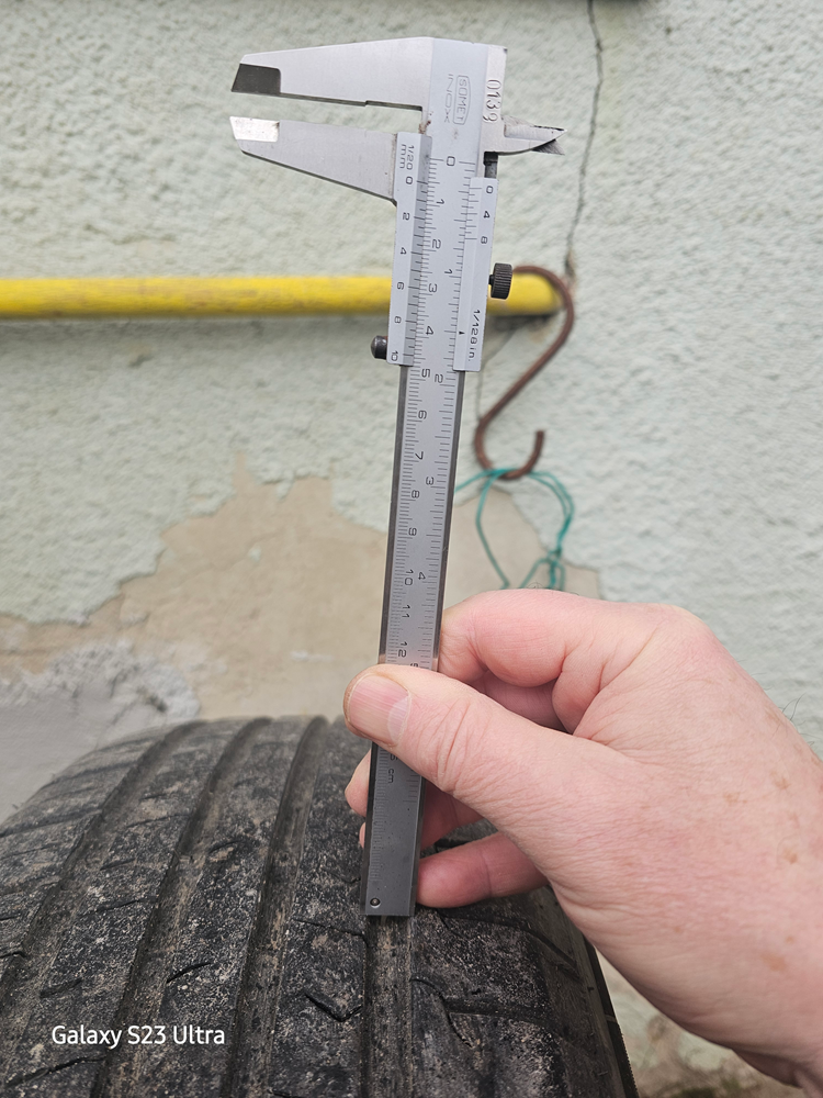 Predám letné pneu 225x55R17 - 4