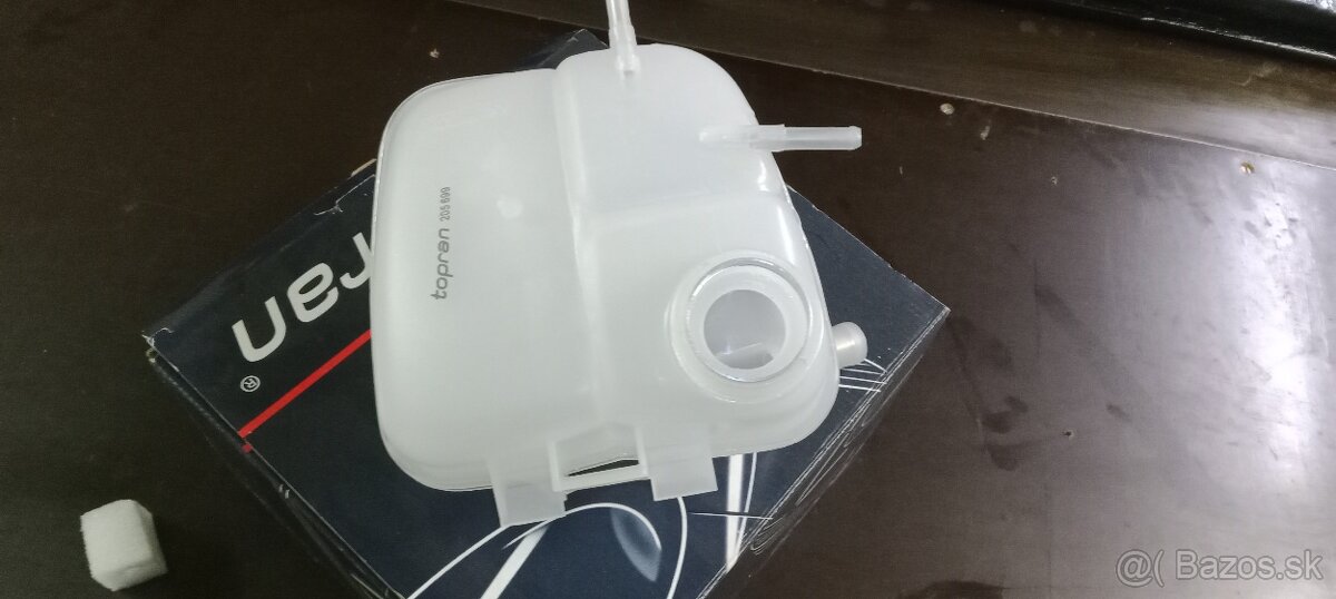 Vyrovnávacia nádobka chladiacej kvapaliny - 4