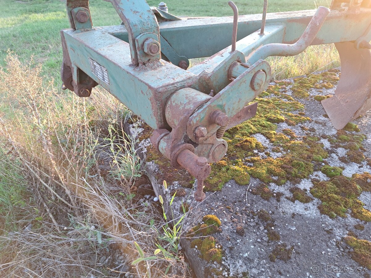 Predám Pluh PH1-435 - 4