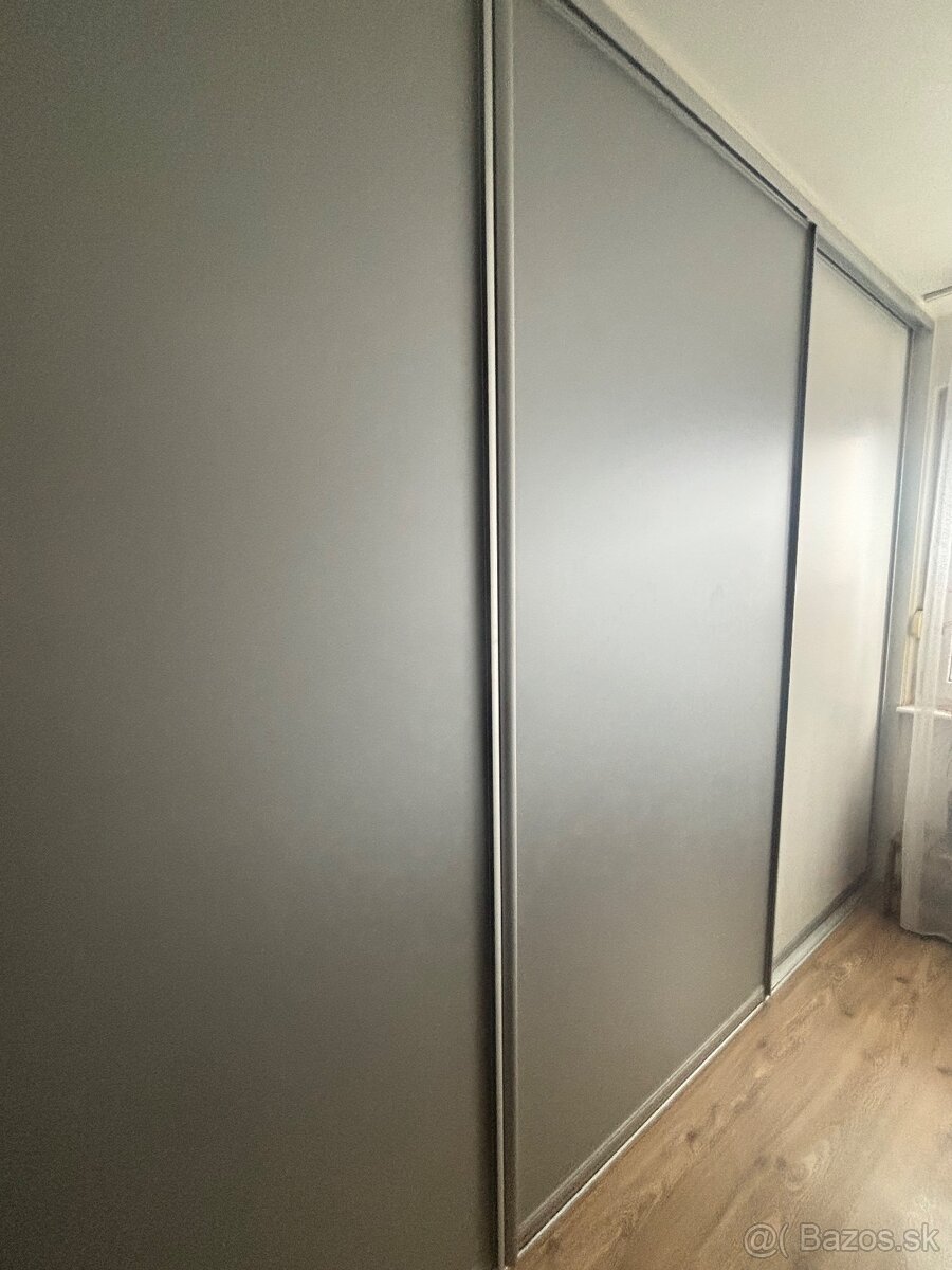 Vstavaná skriňa - 4