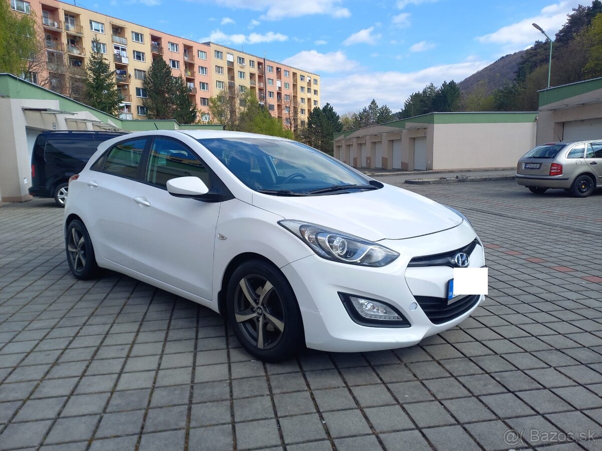 Hyundai i30 1.4 CRDi 66Kw 90ps ELEGANCE - 4