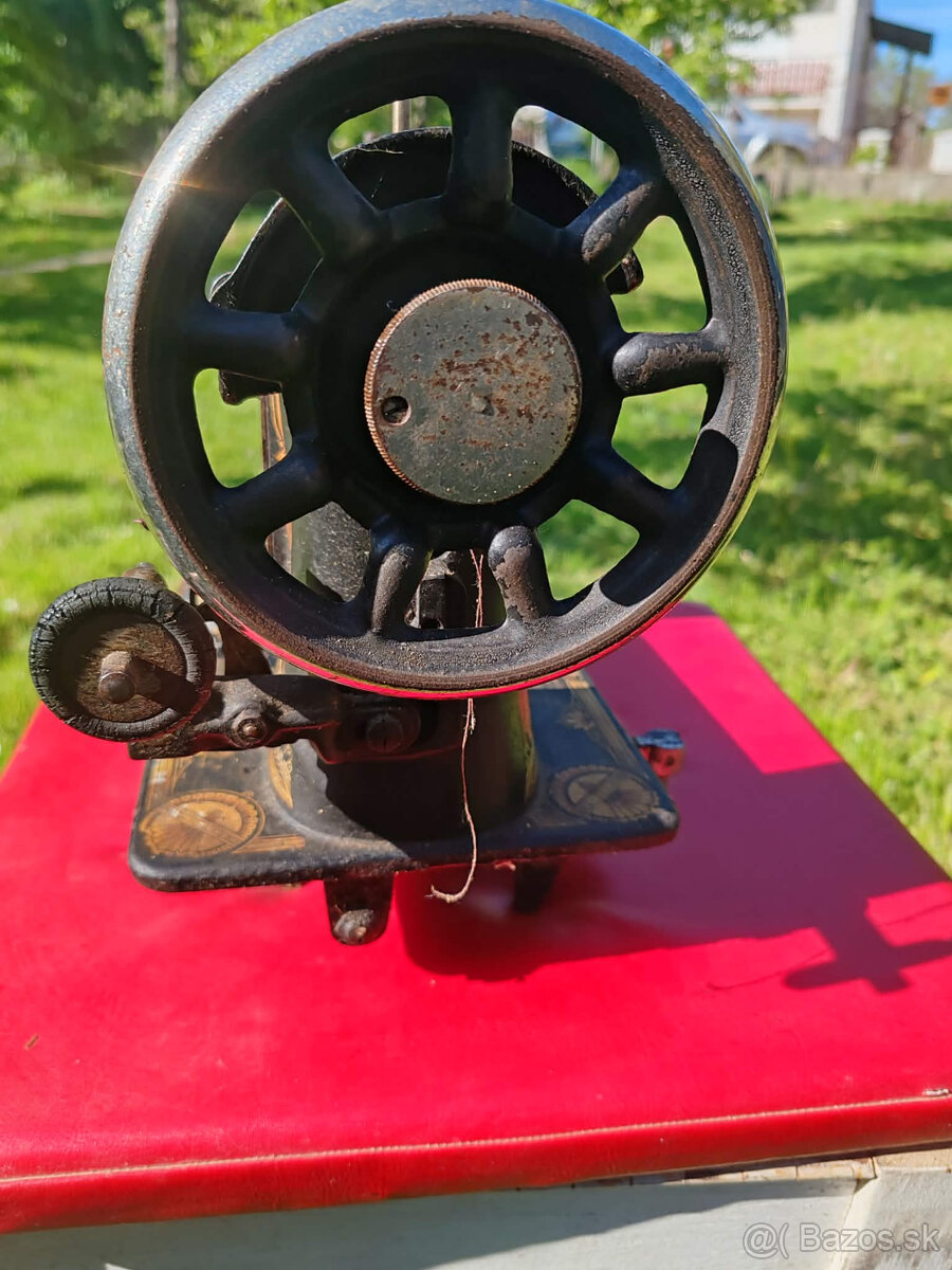 Retro šijací stroj Minerva - 4
