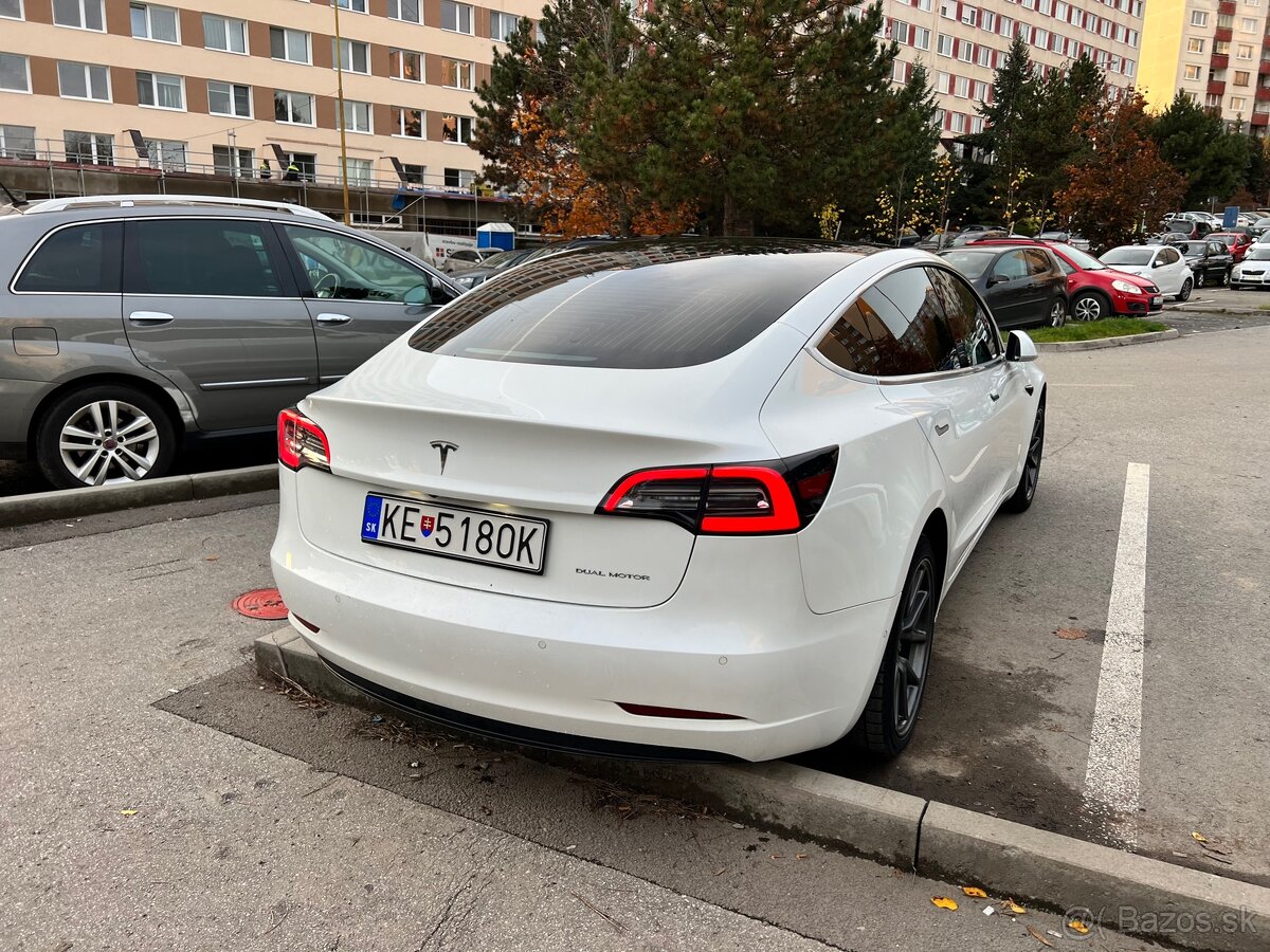 Tesla model 3 - 4