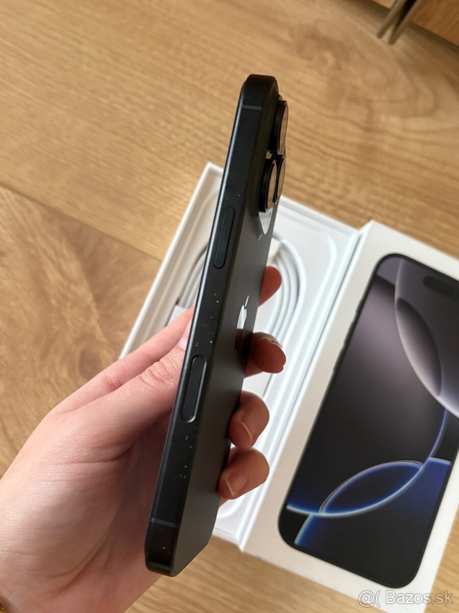 iPhone 16 Pro 256GB Black Titanium - 4
