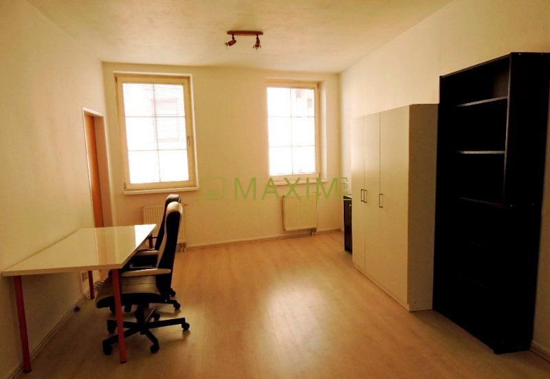 Ponúkame na predaj nebytový priestor pod Hradom na bývanie a - 4