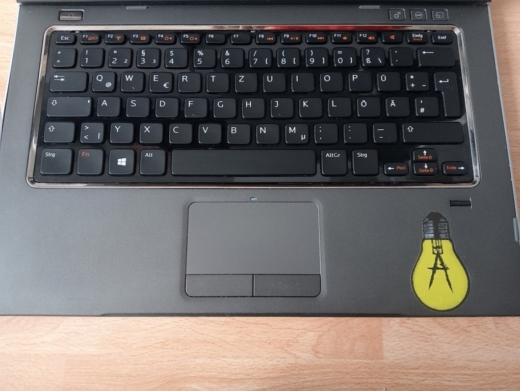 predám Dell Vostro / 6gb ram/ Intel core i3 /120gb ssd disk - 4