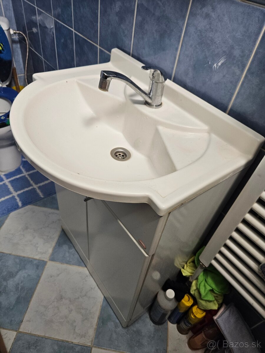 Predám skrinku s plastovým umývadlom+batéria+sifón - 4