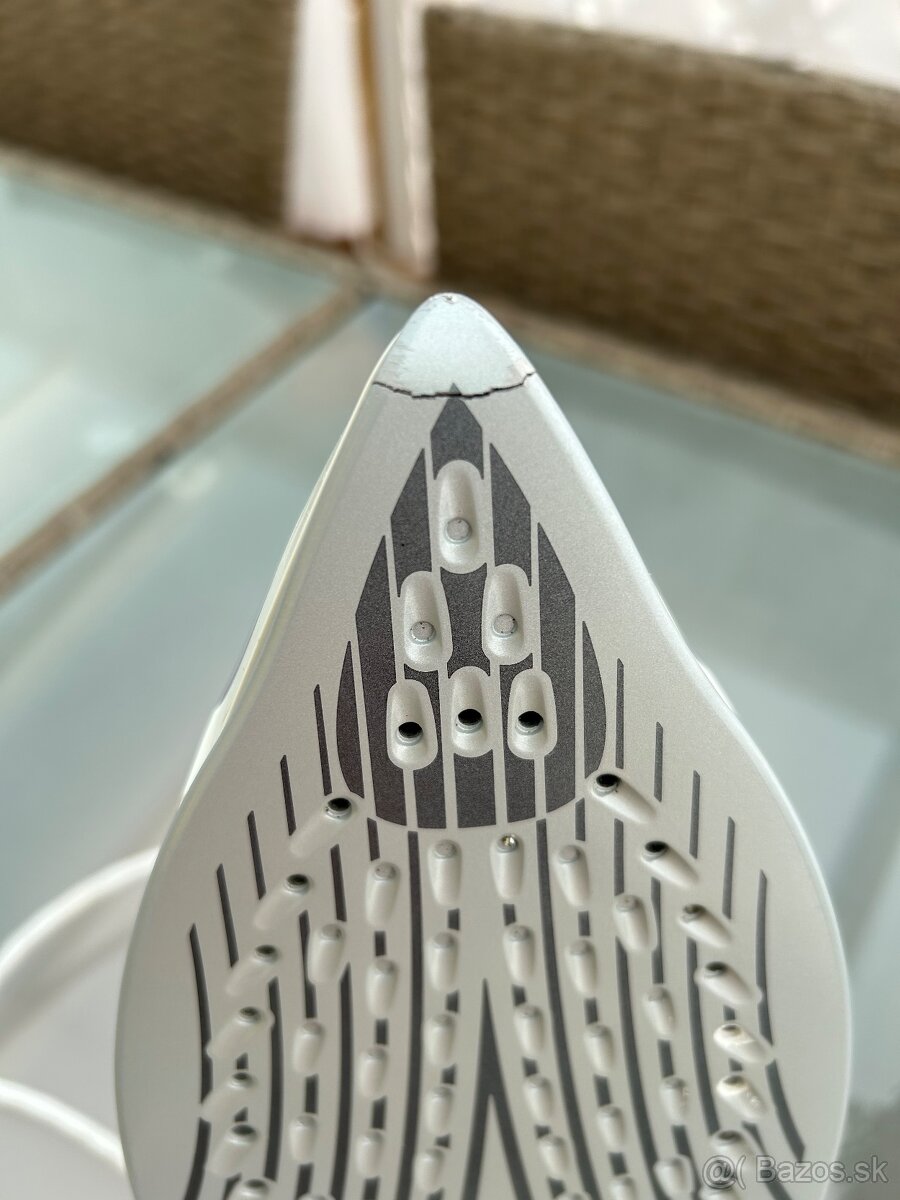 Predám naparovaciu žehličku - 4