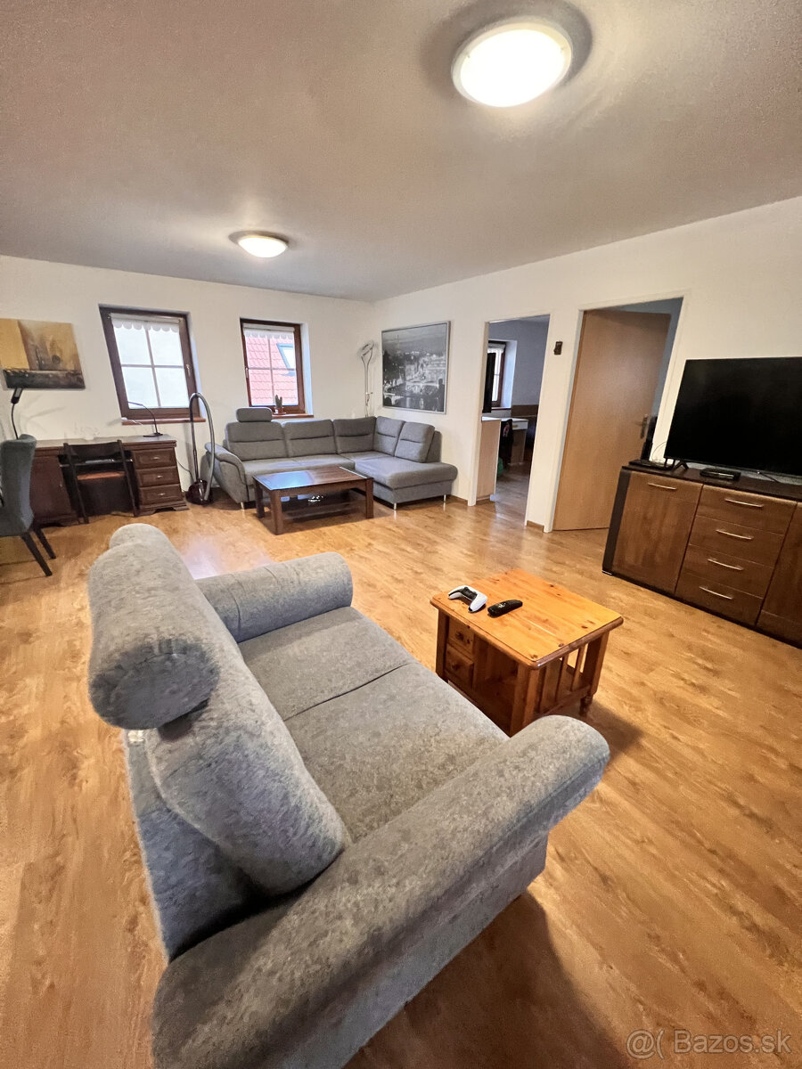 Prenajmeme 4-izbový byt v centre, 110m2 s balkónom - 4