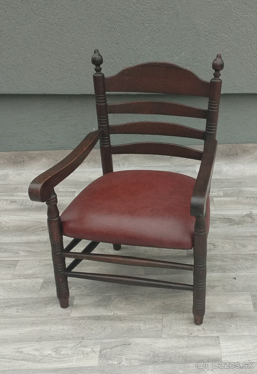 Set nízkych stoličiek s rebríkovým operadlom. - 4