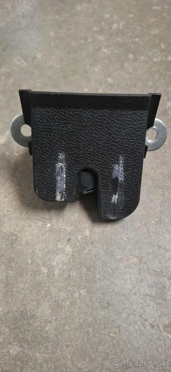 Zámok kufrovýh dverí Volkswagen Polo 6R 2009-2018 - 4