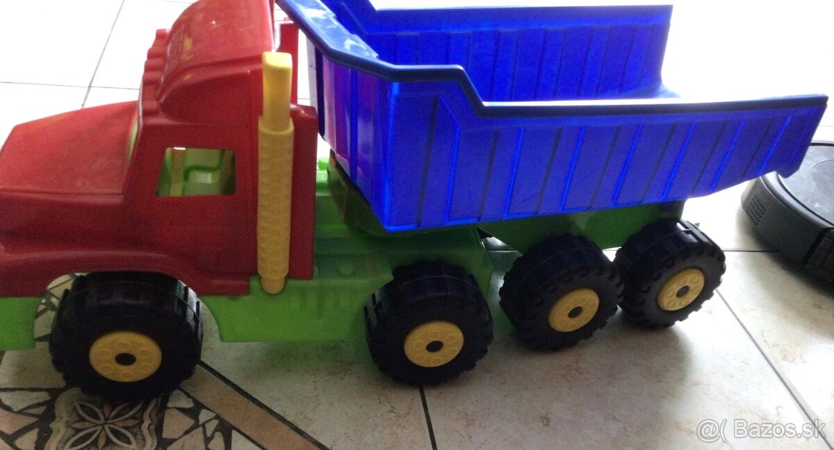 Tri autíčka pre juniora, cena spolu 5€ - 4