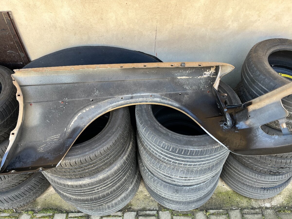 ľavý predný blatník Mercedes W123 - 4