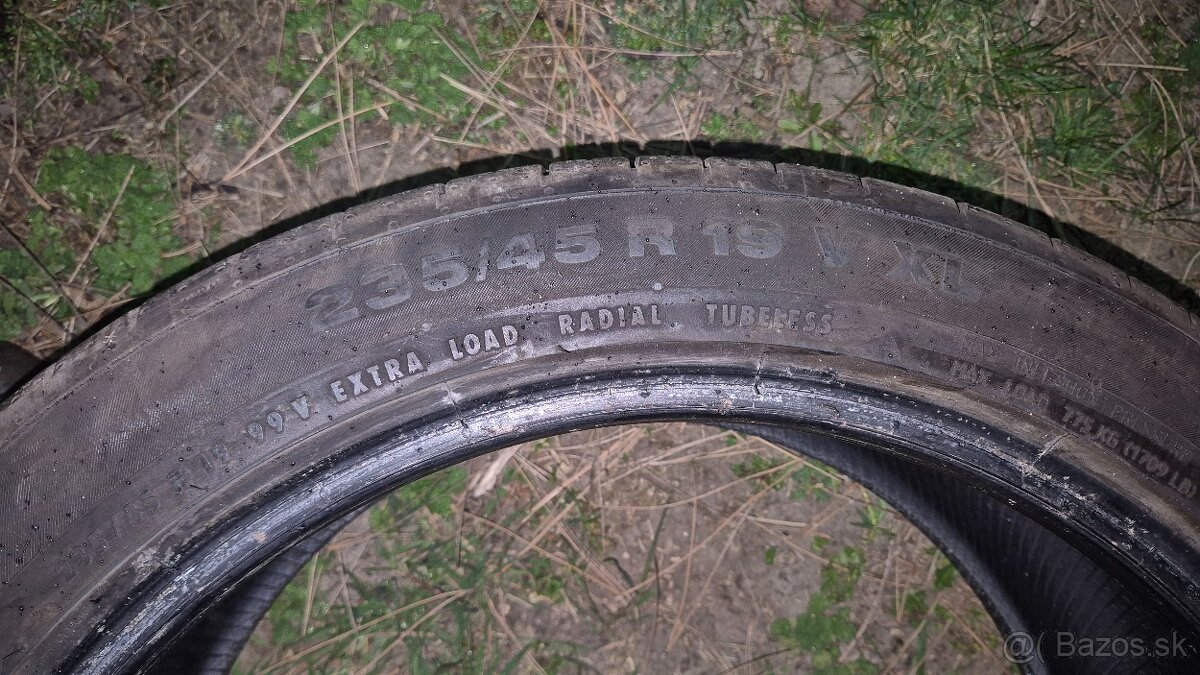 235/45 R19 - 4