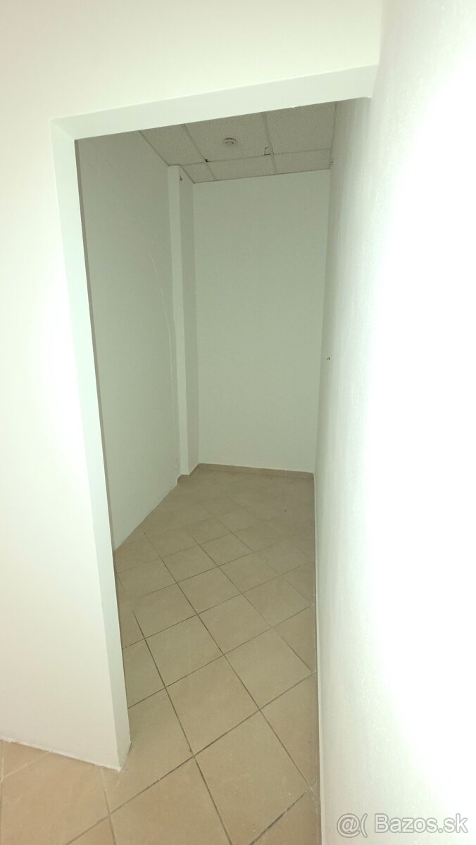 Obchodný priestor ŠTÚROVO - 4