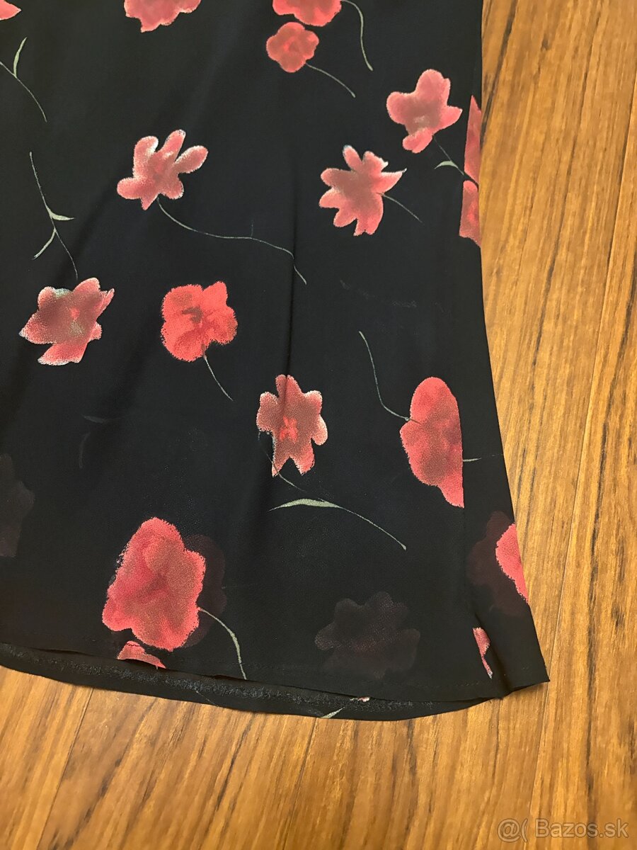 Čierna sukňa s červenými kvetmi, S - 4
