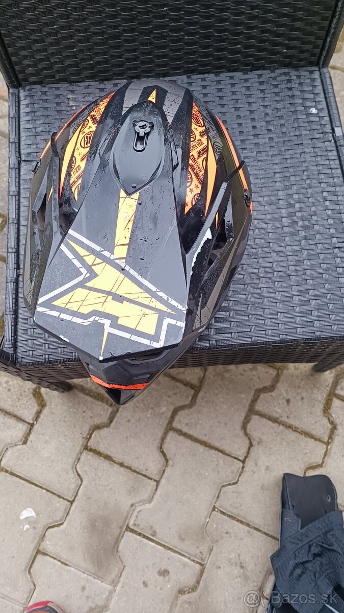 Vecí na motorku