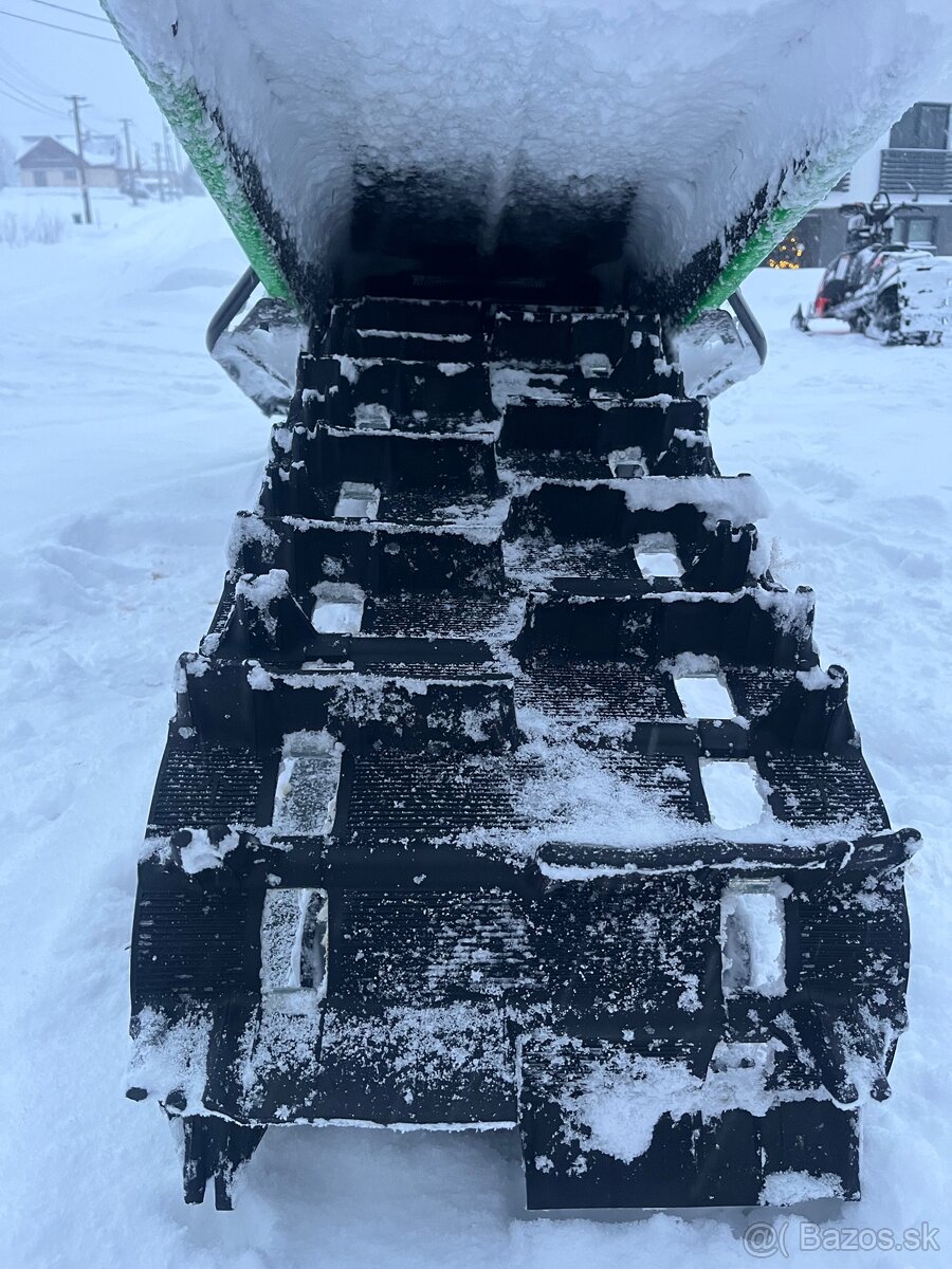 Snežny skúter Artic CAT - 4