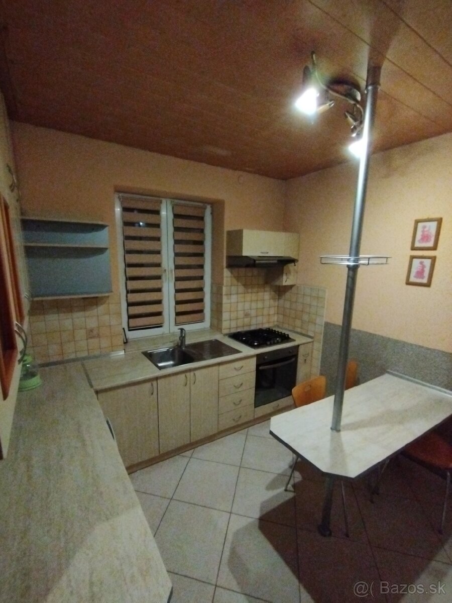 DOMČEK VO SVITE - 4