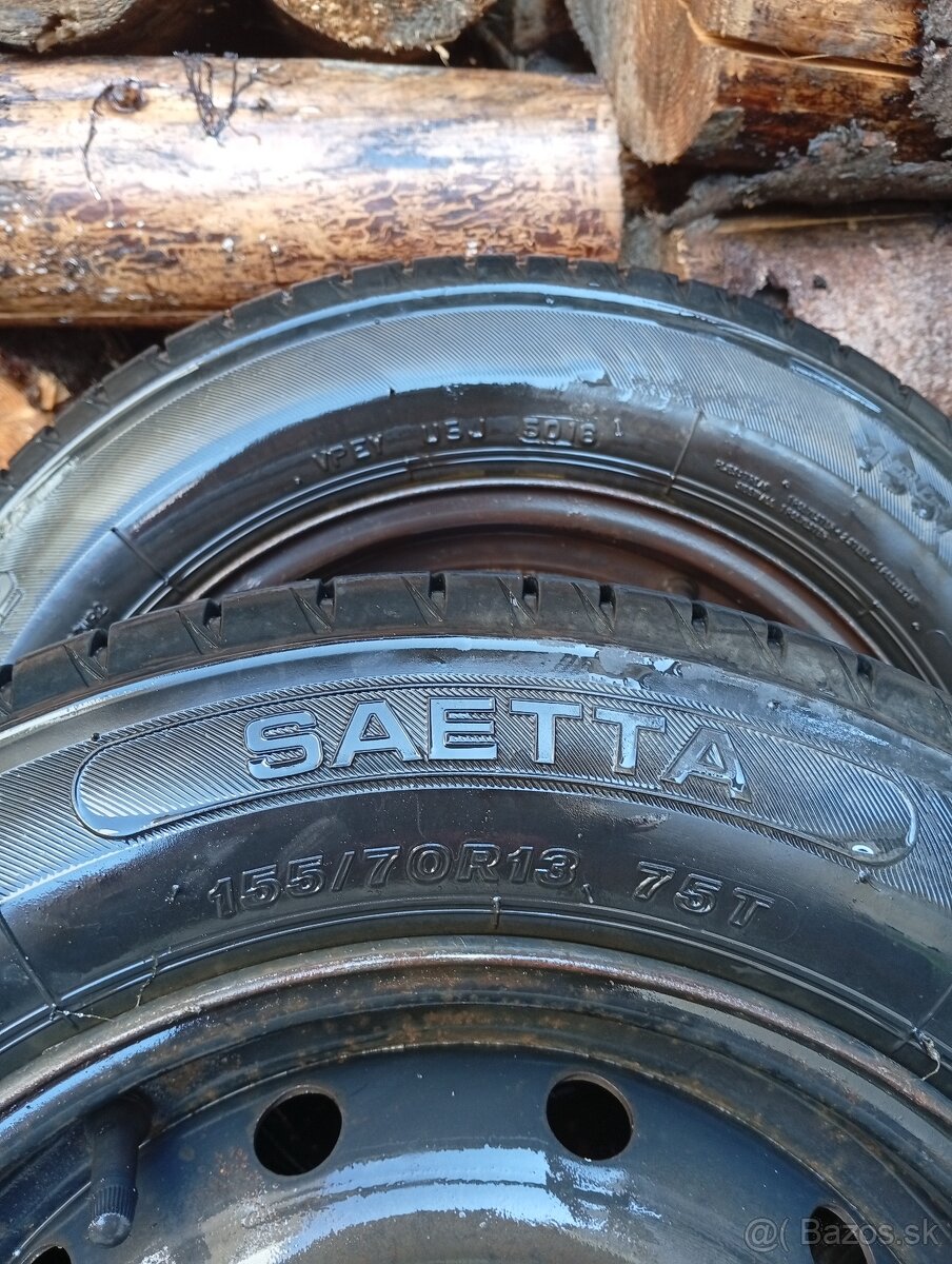 Pneumatiky 155/70 R13 + disky + puklice - 4