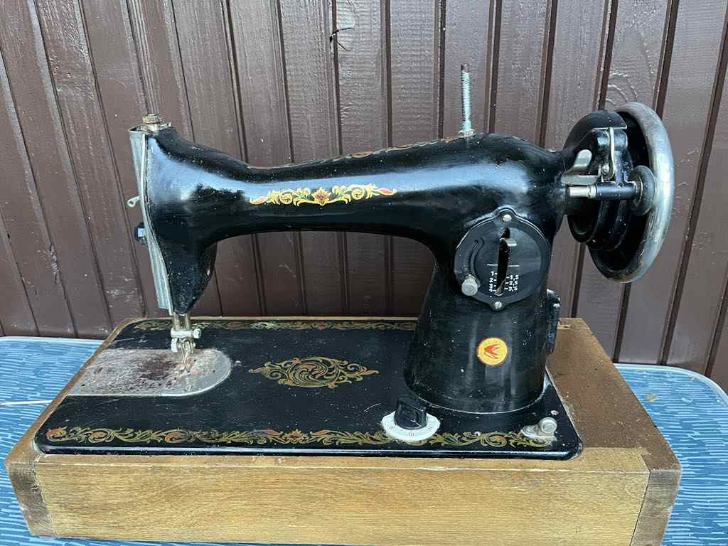 Šijací stroj starožitný - 4