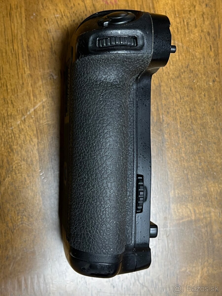 Nikon MB-D16 pre D750 - 4