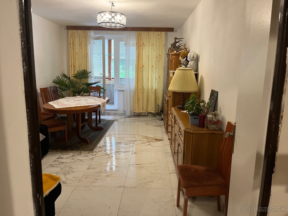 AKCIA Veľký dvojizbový byt s balkónom vo Veľkom Krtisi - 4