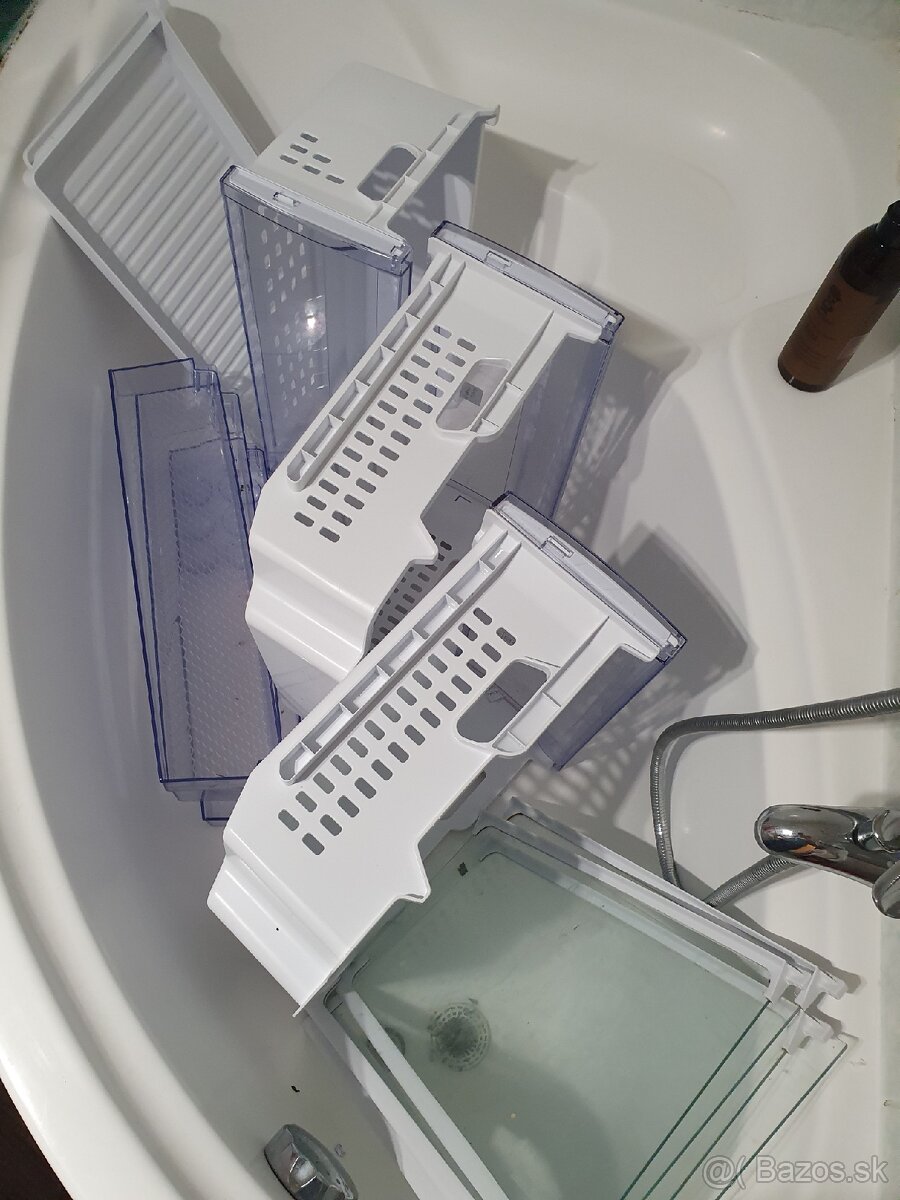 Predám Beko šuflik poličky - 4