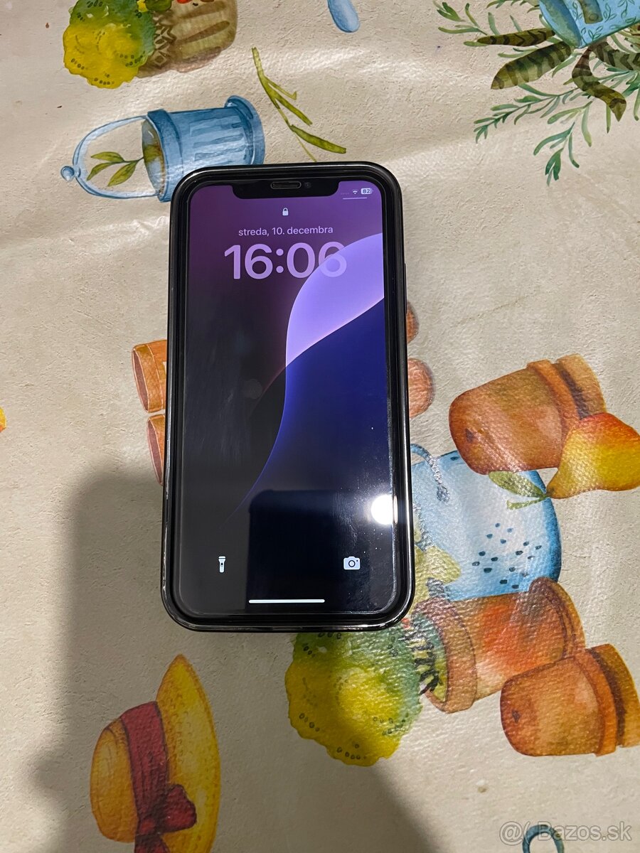 iPhone XR - 4