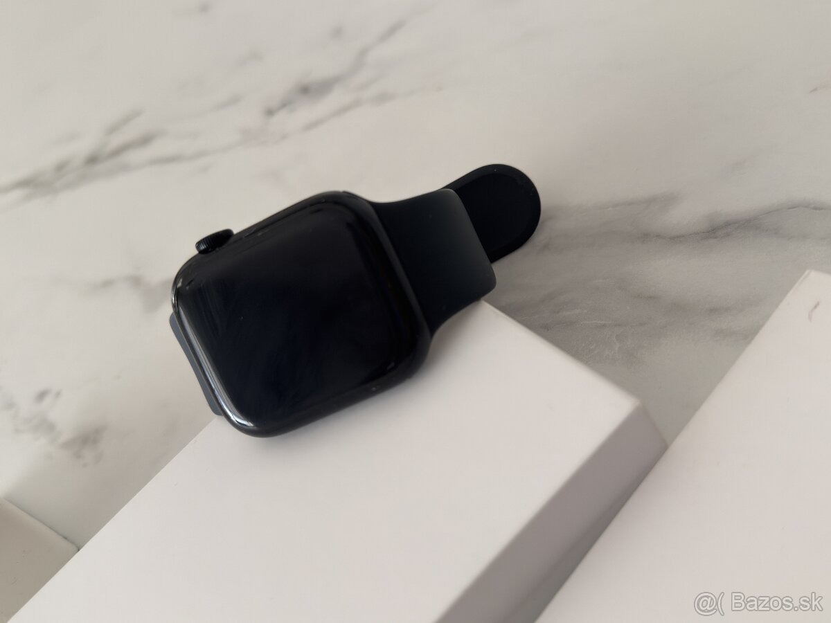 Apple Watch 8 45mm - 4