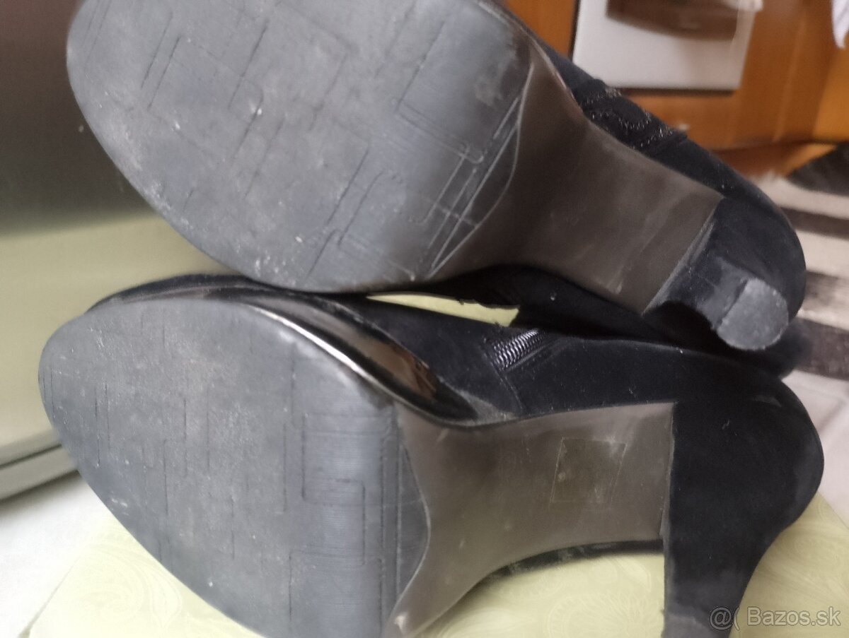 čierne čižmy na opätku č.36 - 4