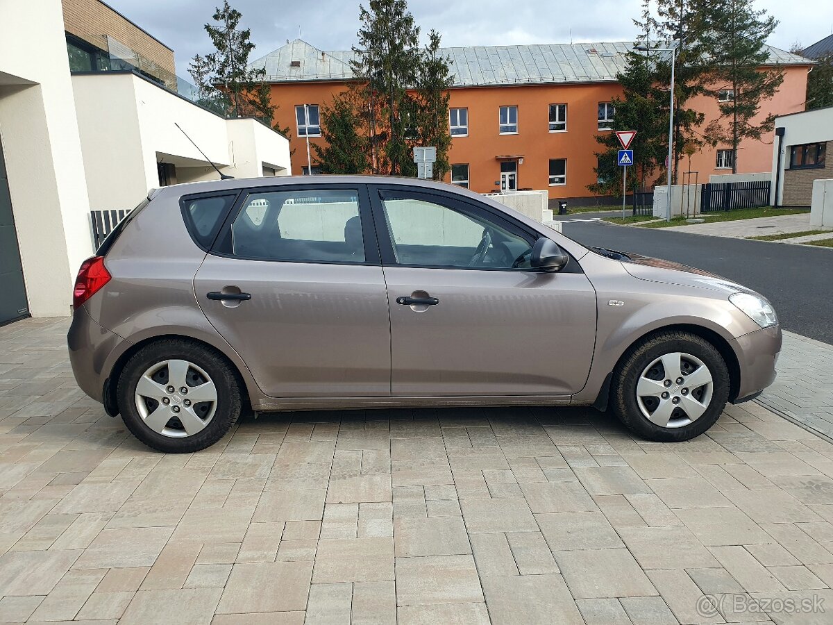 Kia Ceed 1.4 CVVT benzin 77kw - 4