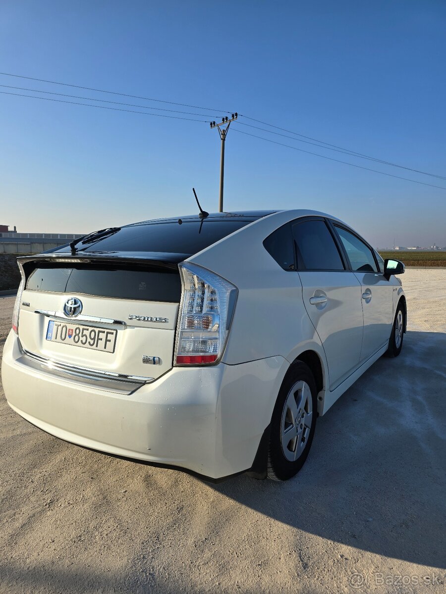 Toyota Prius - 4