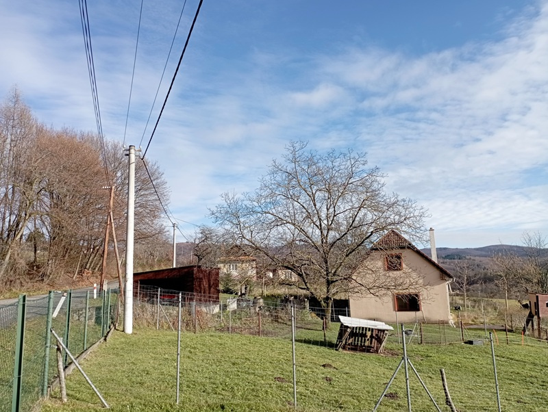 Vidiecka usadlosť po rekonštrukcii v obci Uhliská - 5993 m2 - 4