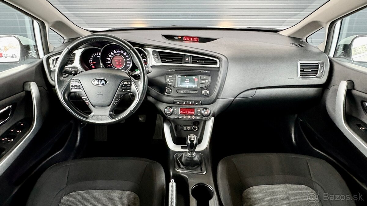 Kia Cee´d 1.4 CVVT Silver - 4