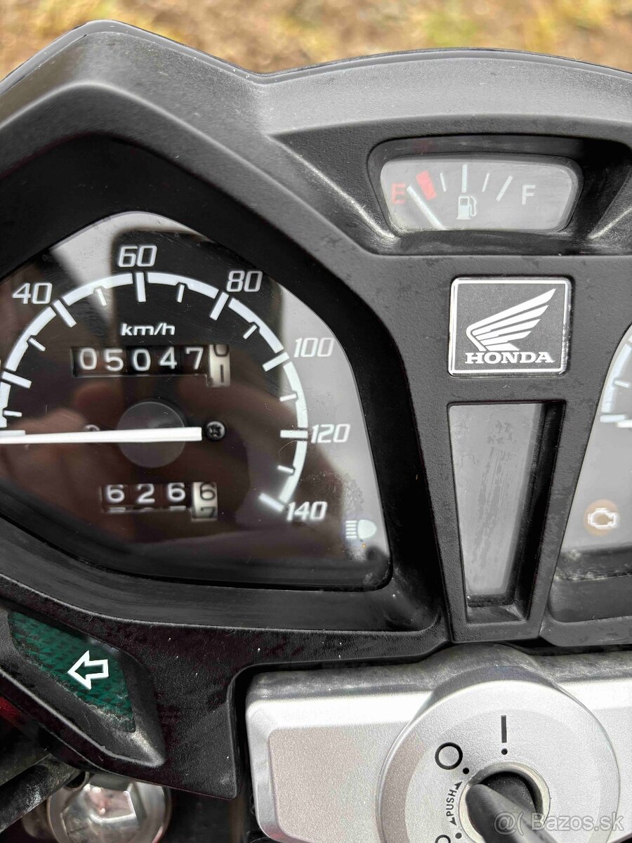 Honda CB125F - 4