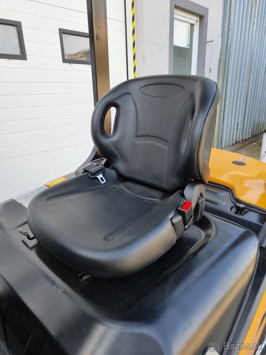 Vysokozdvižný UN FD30T - 4