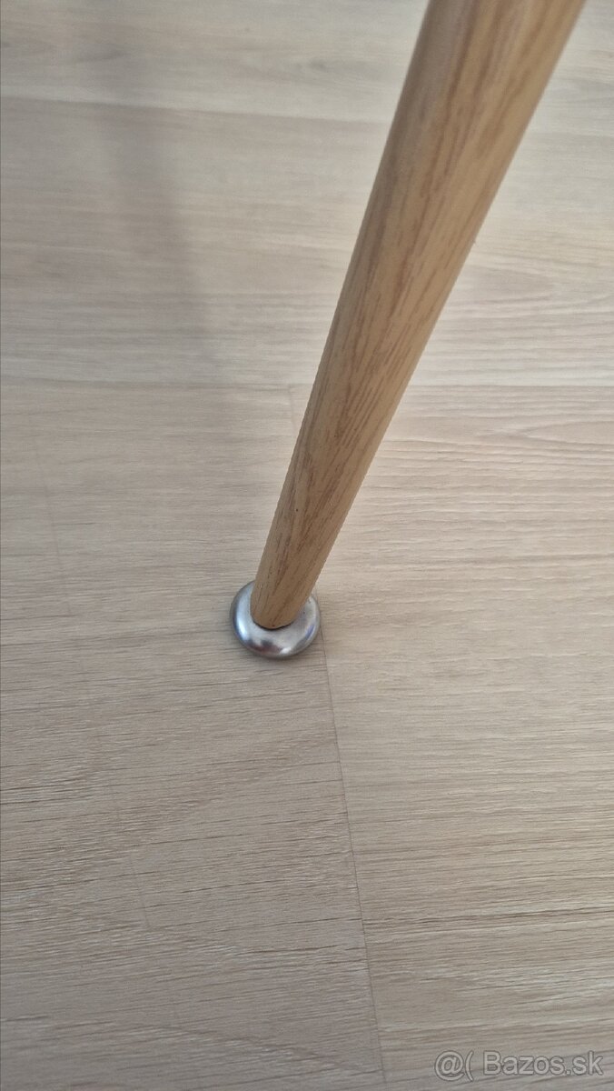 Biely kuchynský stôl – pekný stav (1 drobný škrabanec) - 4