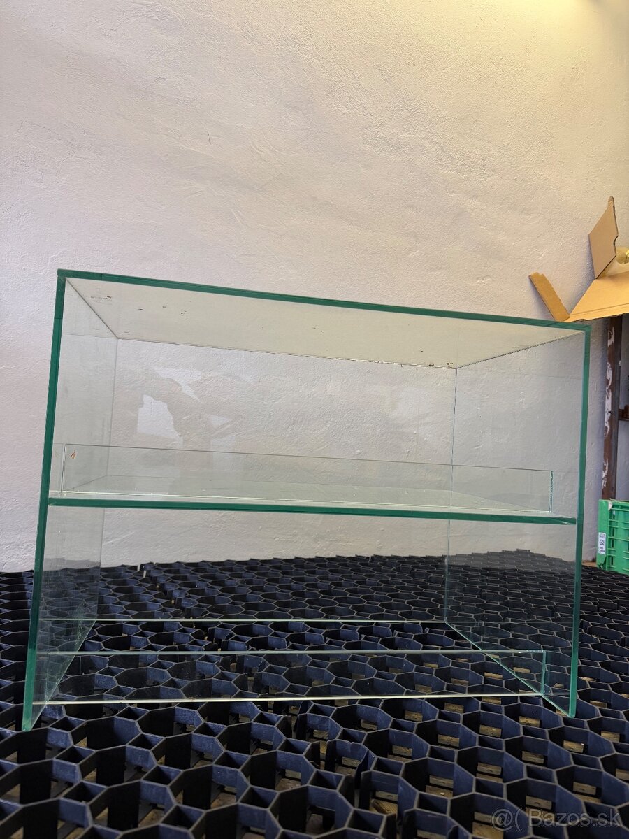 Predam sklenenú vitrínu - 4
