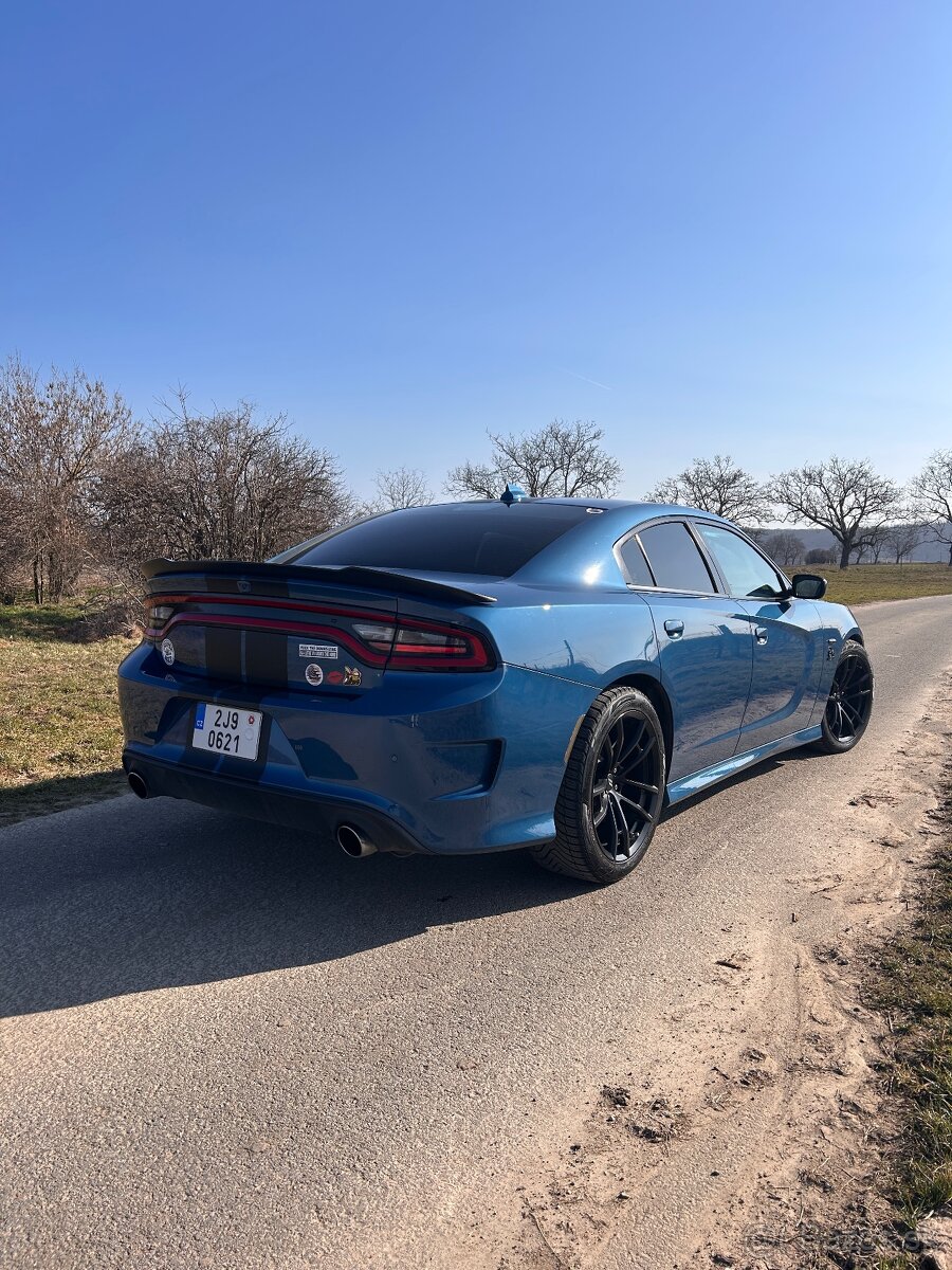 Dodge Charger 6,4 HEMI - 4
