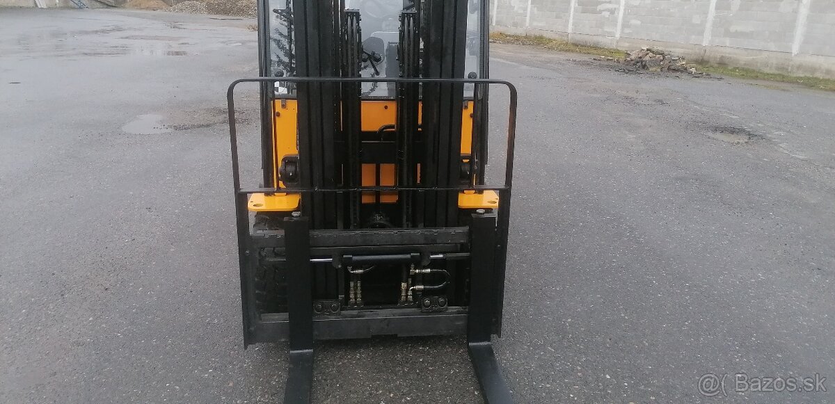 HYUNDAI 30BH-9 AKU triplex, boční posuv - 4