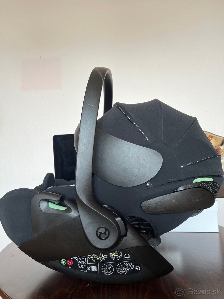 CYBEX Cloud T i-Size Urban Mobility Black - 4