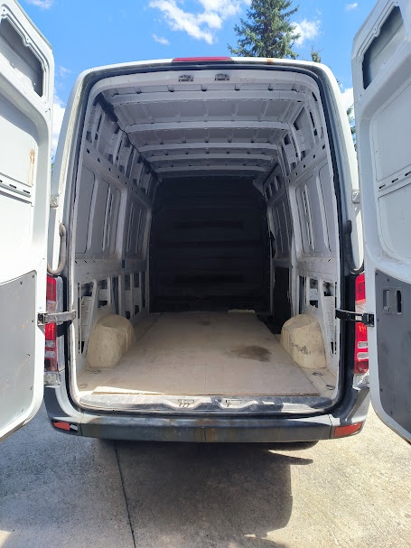 Prenájom dodávka skriňová Mercedes Sprinter - 4