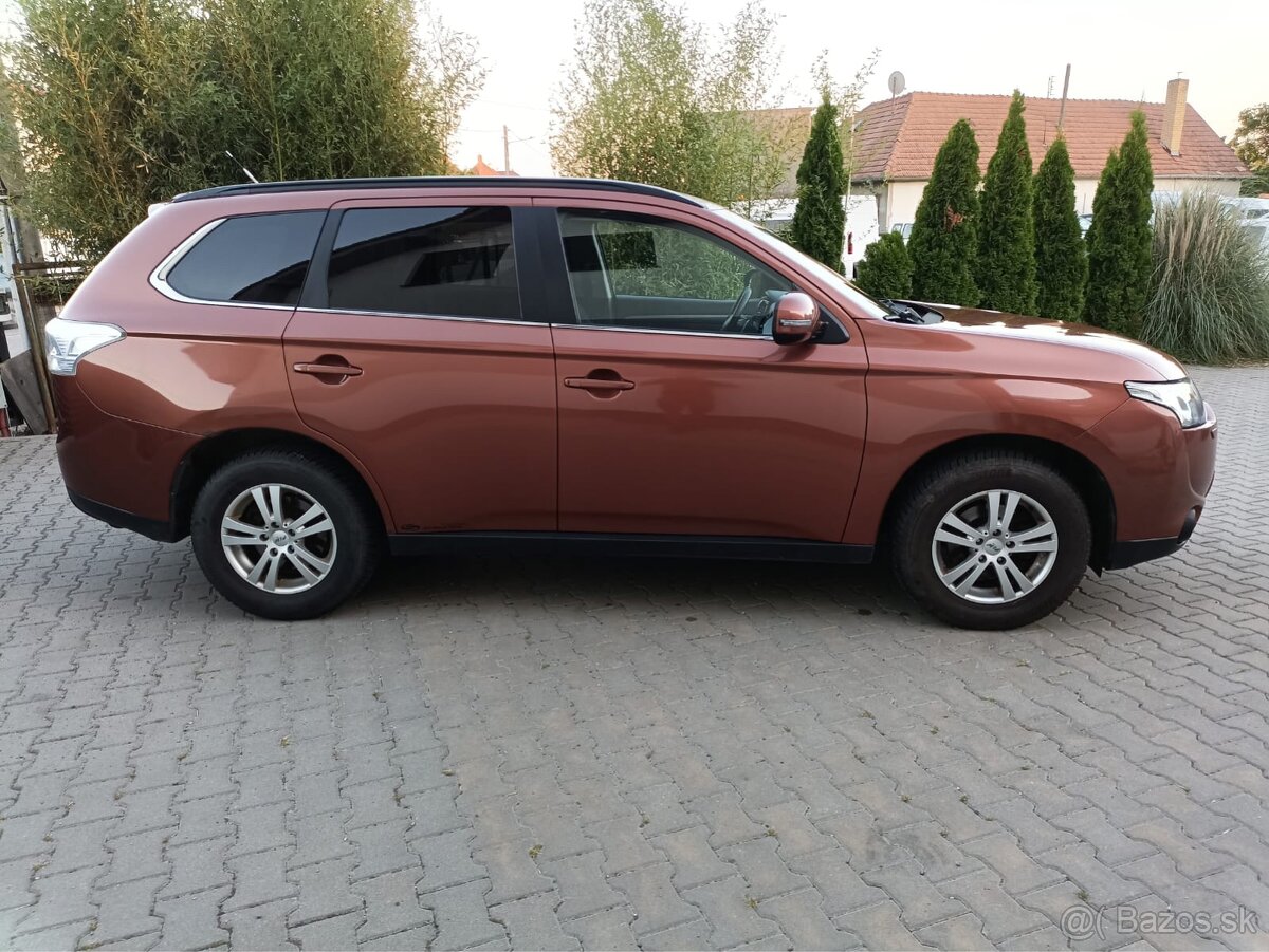 MITSUBISHI OUTLANDER 4x4 - NA PREDAJ - 4